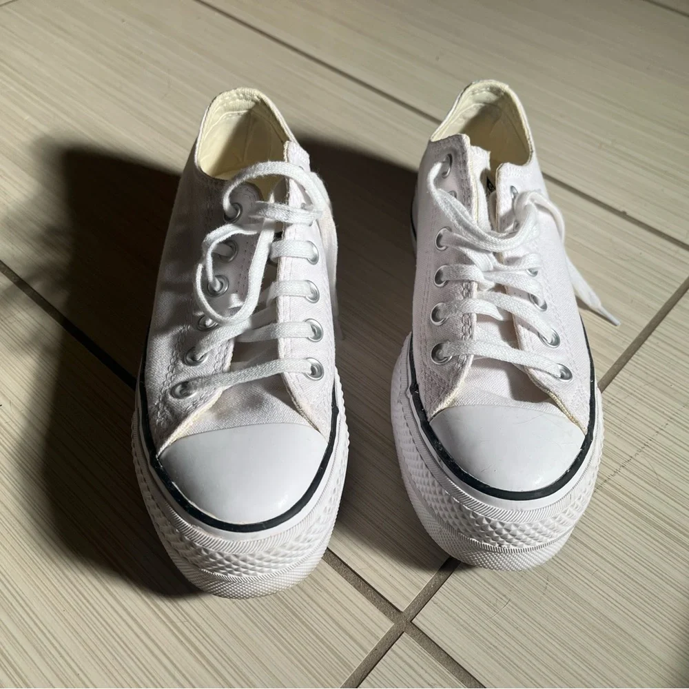 Converse All-Star Classic White Canvas Platform Sneakers - Women's Low Top, Sz 7 - Picture 5 of 11